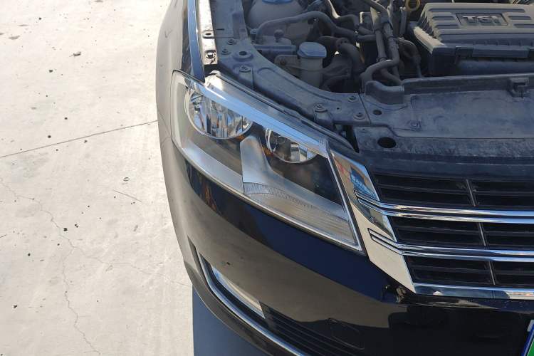 Used Volkswagen Lavida 2013 1.4 TSI Manual Luxury Edition Right Front Headlight