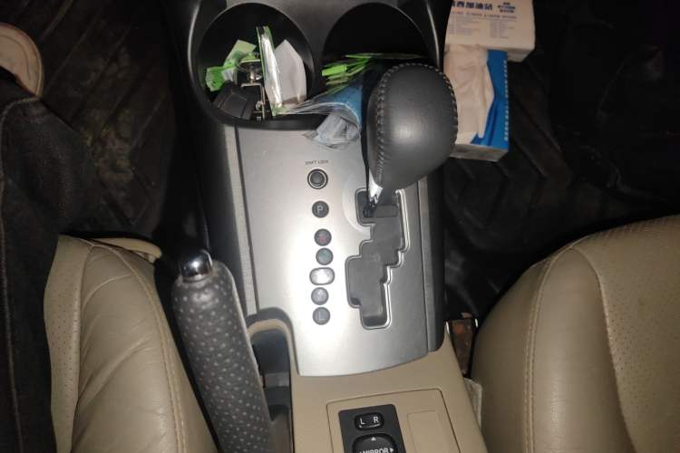 Used Toyota RAV4 2012 Luxurious 2.4L Automatic 4x4 with Stylish Features
