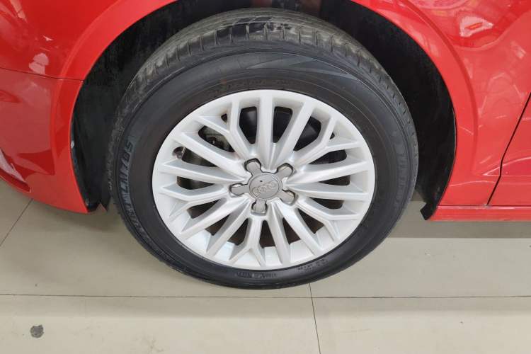 Used Audi A3 2016 Limousine 35 TFSI Prestige Edition Left Front Wheel Hub