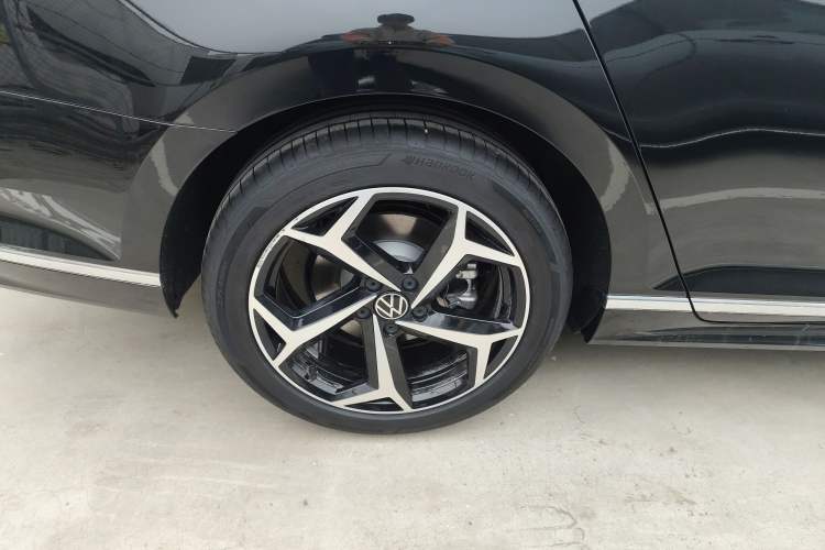 Used Volkswagen Magotan 2026 30 Million Vehicles Selected Model 380TSI DSG Luxury Edition Right Rear Wheel Hub