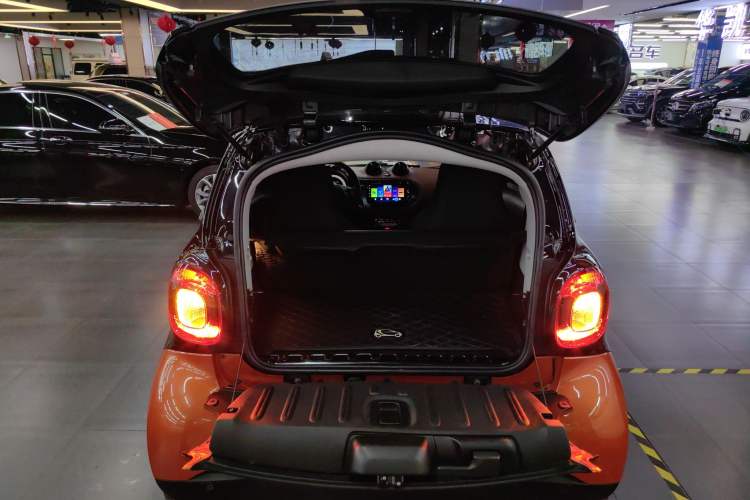 Used smart fortwo 2019 0.9T 66kW Hardtop Wind Power Edition China VI Trunk