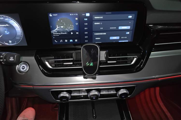 Used Hongqi HS5 2023 2.0T Qixiang Pro Edition Audio And AC Panel