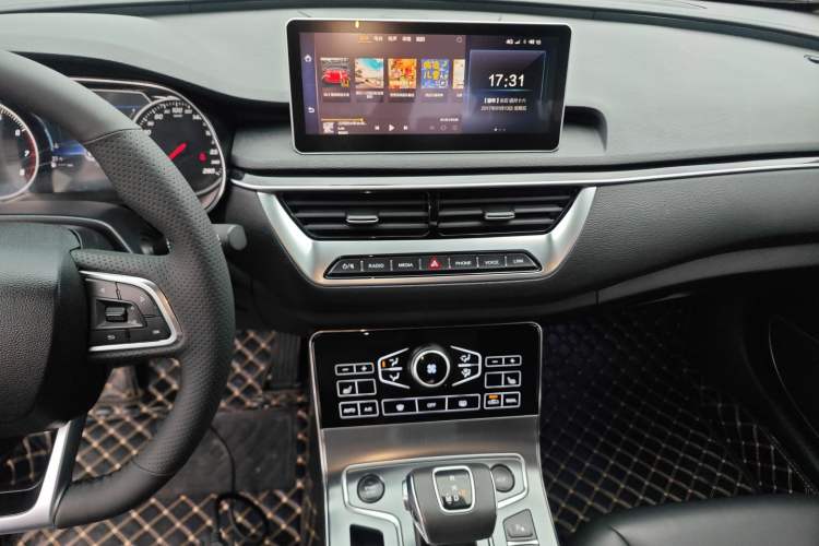 Used Hongqi H5 2020 1.8T Automatic Smart Connect Flagship Edition Audio And AC Panel