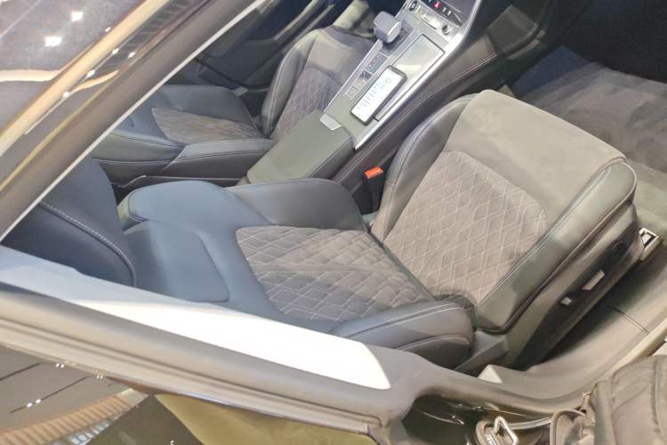 Used Audi A7L 2024 45 TFSI quattro Luxury Edition Right Front Seat