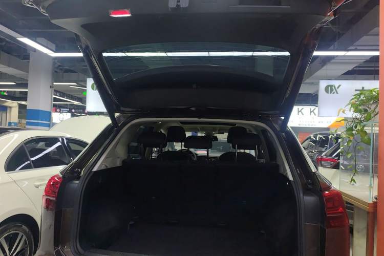 Used Volkswagen Tayron 2020 330TSI Two-Wheel Drive Luxury Connected Pro Edition
