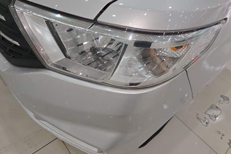 Used Wuling Hongguang V 2022 1.5L Enjoy Edition Electric-Powered LAR Left Front Headlight