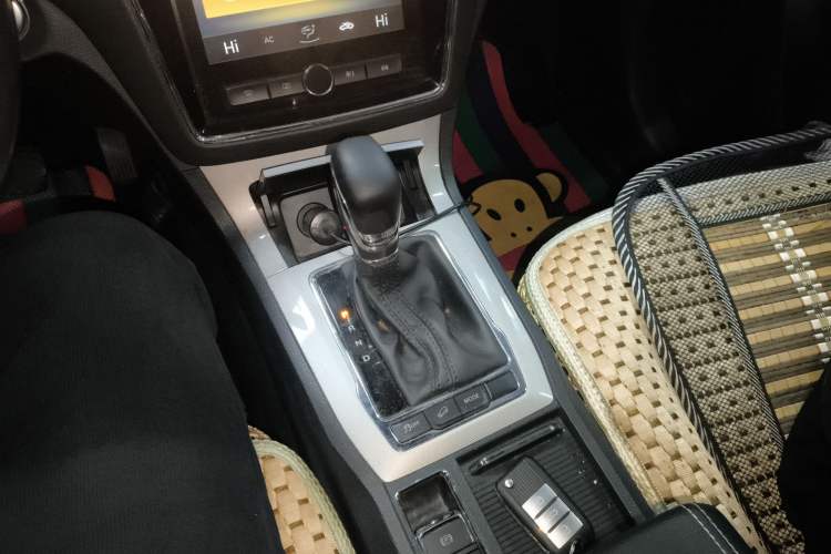 Used Roewe RX5 New Energy 2019 eRX5 50T 4G Connected Excellence Edition Gear Lever