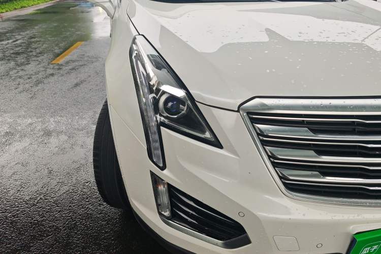 Used Cadillac XT5 2018 25T Luxury Model Right Front Headlight