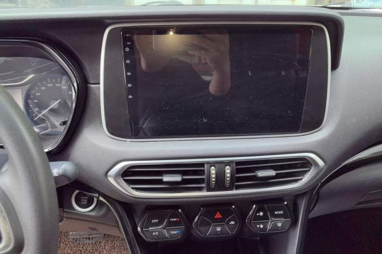 Used GAC Trumpchi GS4 2018 235T Automatic Two-Wheel Drive Elite Edition Audio And AC Panel