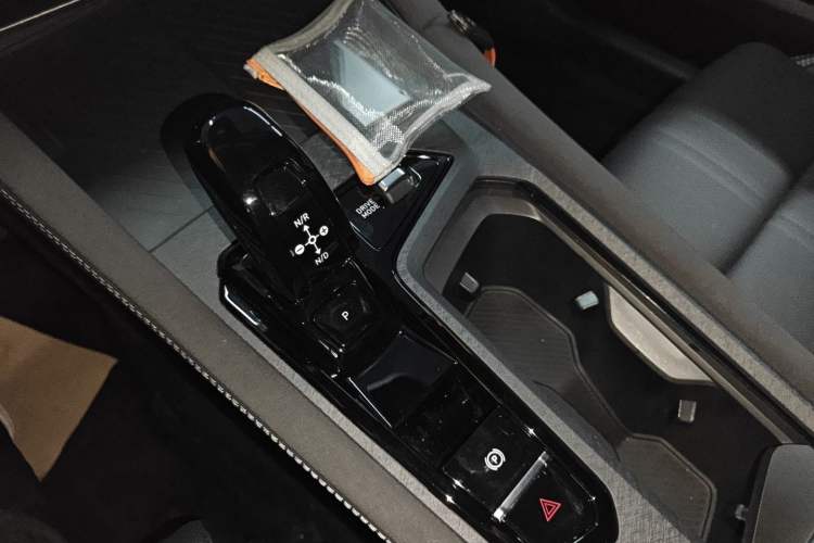 Used Lynk & Co 03 2026 Model 1.5TD DCT Pro Gear Lever