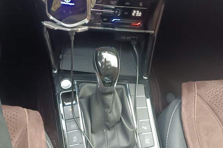 Used Volkswagen Passat 2023 Revised 380TSI Luxury Edition Gear Lever