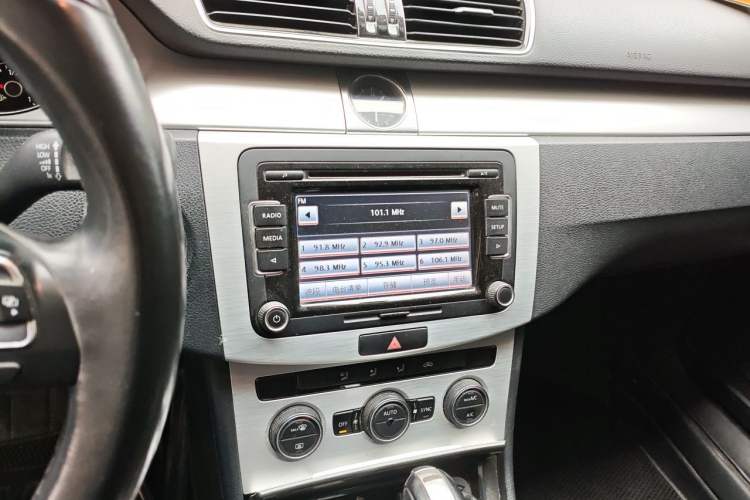 Used Volkswagen Magotan 2015 1.8TSI Advanced Model Audio And AC Panel