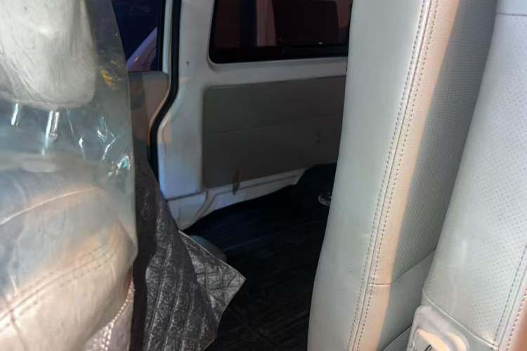 Used Jinbei New Hiace X30L 2021 1.5L Business Central Air-Conditioned Coach China VI Standard SWC15M Left Rear Seat