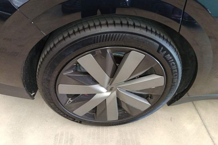 Used Li Auto i6 2025 Model Two-Wheel-Drive Standard Type Right Rear Wheel Hub