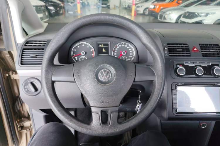 Used Volkswagen Touran 2015 1.4T Manual Fashion Edition 5-Seater
