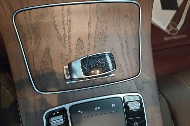 Used Mercedes-Benz E-Class 2023 Updated E 300 L Fashion Edition Vehicle Key