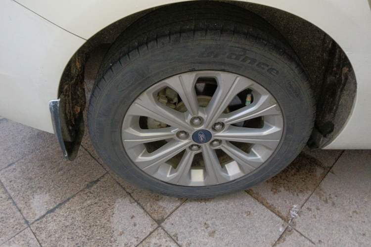 Used Ford Escort 2015 1.5L Automatic Fashion Model Exterior 5