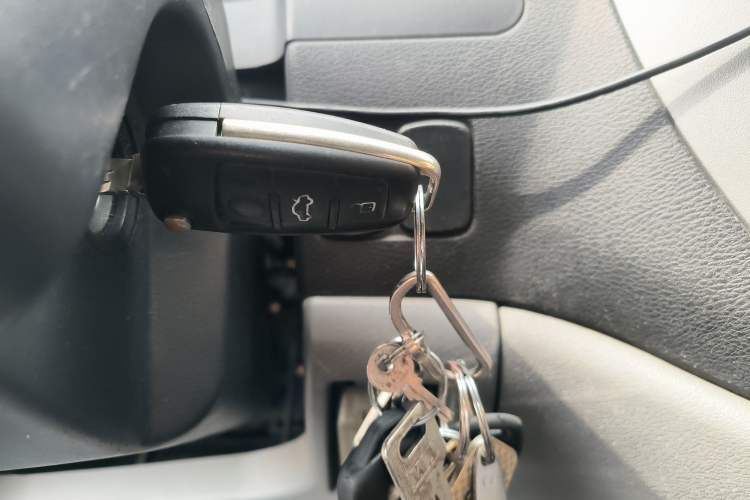 Used FORTHING Lingzhi 2013 V3 1.5L 7-Seater Luxury Model
