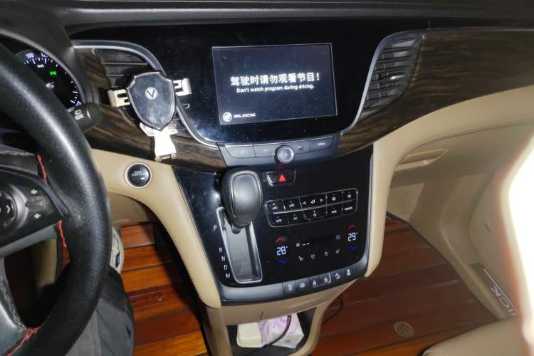 Used Buick GL8 2017 ES 28T Flagship Model China V Standard
