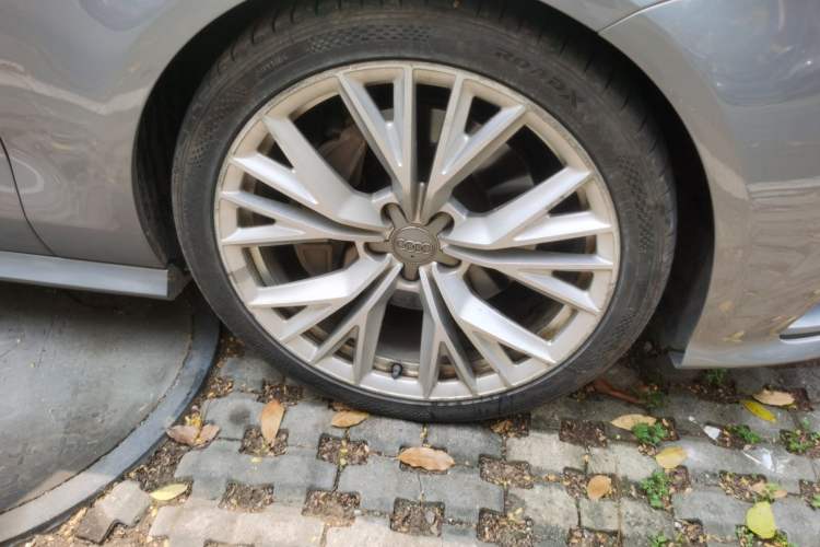 Used Audi A7 2016 50 TFSI quattro Comfort Model Right Front Wheel Hub