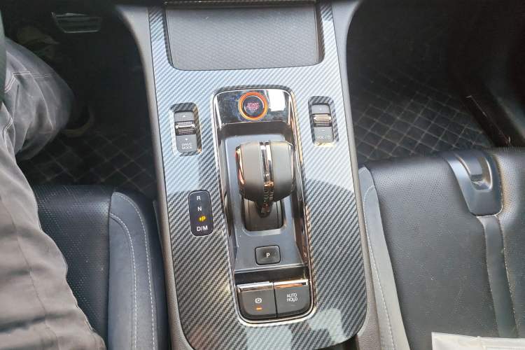 Used GAC Trumpchi EMPOW 2023 400T Automatic R PRO Gear Lever