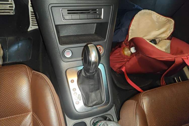 Used Volkswagen Tiguan 2015 1.8TSI Automatic Two-Wheel Drive Luxury Model Gear Lever