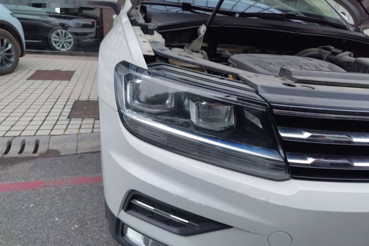 Used Volkswagen Tiguan L 2019 Updated Version 330TSI Automatic Two-Wheel Drive Panoramic Comfort Edition China VI Standard Right Front Headlight