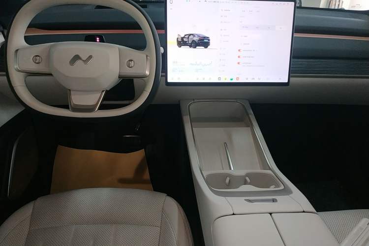 Used ONVO L60 2024 60 kWh Rear-Drive Version