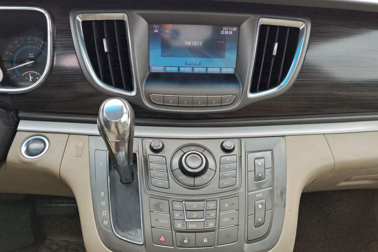 Used Buick GL8 2011 3.0L GT Luxury Business Haoya Edition
