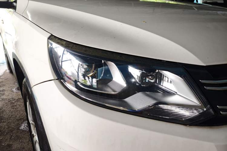 Used Volkswagen Tiguan 2015 1.8TSI Automatic Two-Wheel Drive Trend Edition Right Front Headlight