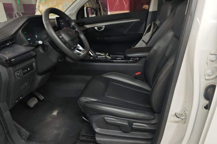 Used Wuling Asta 2022 2.0L DHT Electric Power Version Left Front Seat