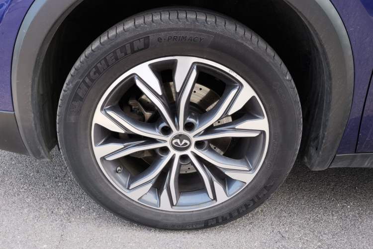Used Infiniti QX30 2017 2.0T Four-Wheel Drive Fashion Edition Left Front Wheel Hub