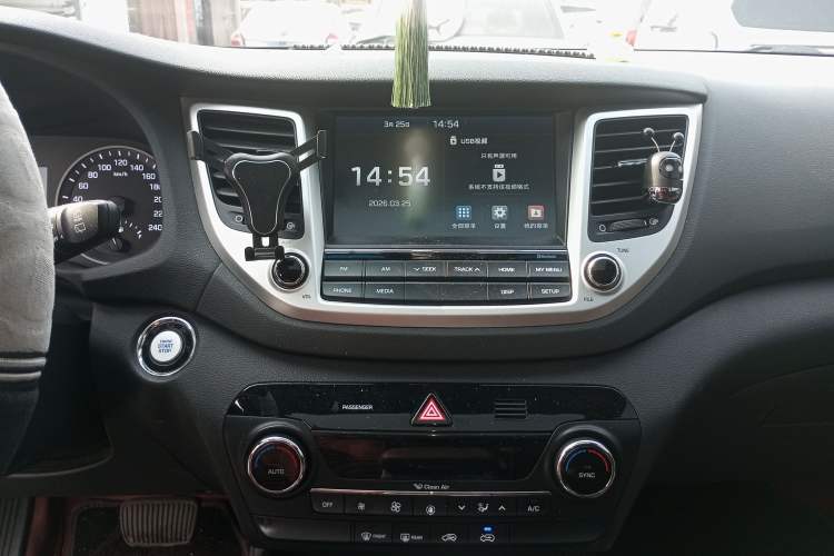 Used Hyundai Tucson 2018 1.6T Dual-Clutch Two-Wheel Drive 15th Anniversary Special Edition
