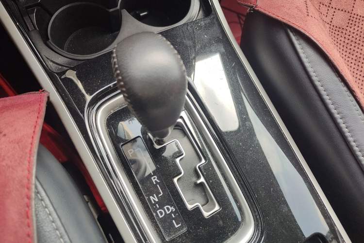 Used Mitsubishi Outlander 2019 2.0L Two-Wheel Drive Comfort Edition 5 Seats China VI Standard