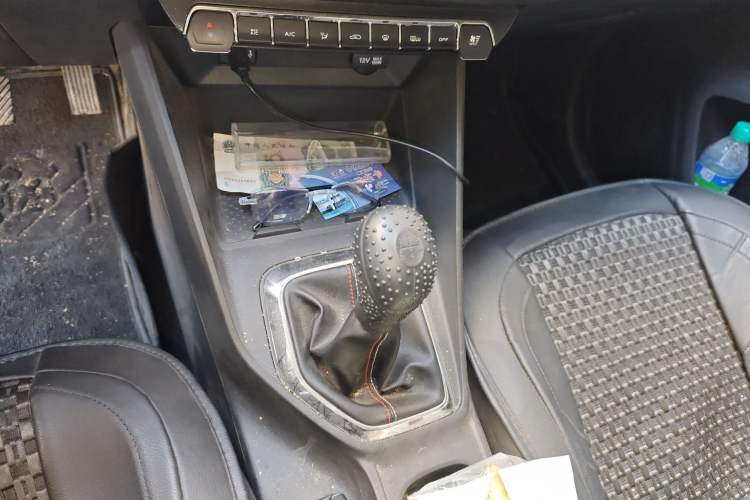 Used CHANGAN OSHAN X5 2021 Revised Version 1.6L Manual Luxury Edition Gear Lever