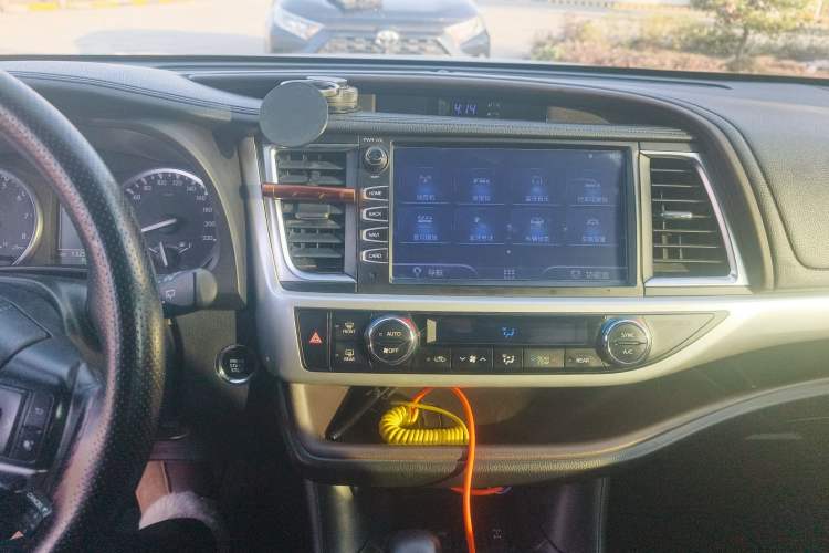 Used Toyota Highlander 2018 2.0T Four-Wheel Drive Luxury Edition 7 Seats China V Emission Standard