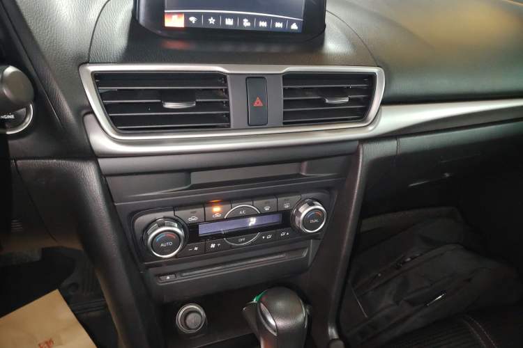 Used Mazda Mazda 3 Axela 2019 Cloud-Controlled Edition Hatchback 1.5L Automatic Luxury Model China VI Standard