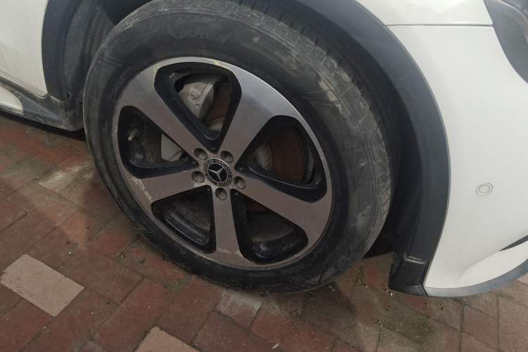 Used Mercedes-Benz GLC 2018 GLC 260 4MATIC Luxury Model Right Front Wheel Hub