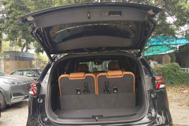 Used BYD Tang New Energy 2023 DM-i Champion Edition 112KM Prestige Model Trunk