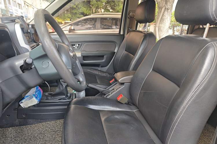 Used Dongfeng Ruichi 2017 2.5T Diesel Two-Wheel Drive Standard Version ZD25T5 Left Front Seat