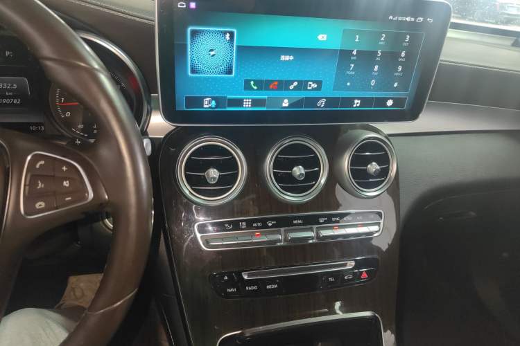 Used Mercedes-Benz GLC 2019 GLC 260 4MATIC Dynamic Edition Audio And AC Panel