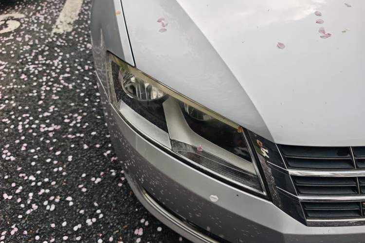 Used Volkswagen Lavida 2013 1.6L Automatic Comfort Edition Right Front Headlight