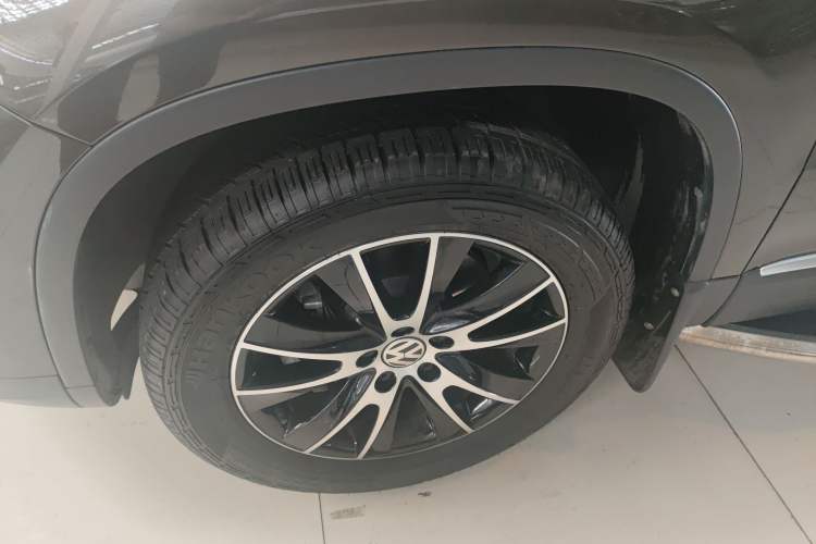 Used Volkswagen Tiguan L 2015 2.0 TSI Automatic All-Wheel Drive Luxury Edition