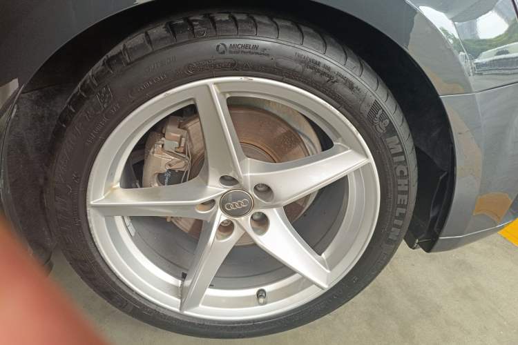 Used Audi A5 2020 Coupe 40 TFSI Fashion Edition China VI Emission Standard Right Rear Wheel Hub