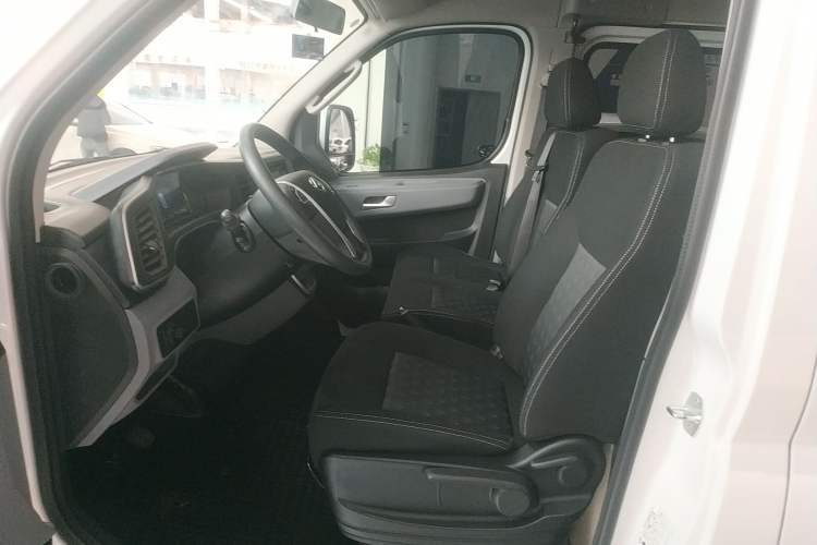 Used SAIC MAXUS Xintu V80 2025 PRO Aoyuntong 2.0T Manual Long Wheelbase Mid-Height 6/7/8/9-Seater
