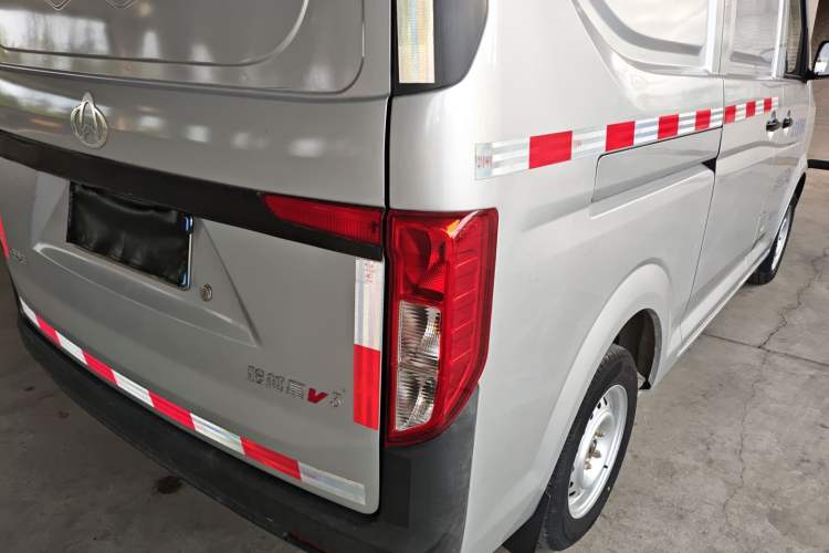 Used CHANGAN KUAYUE Xing V3 2023 1.5L Gasoline Standard Edition 2-Seat Van Right Rear Taillight