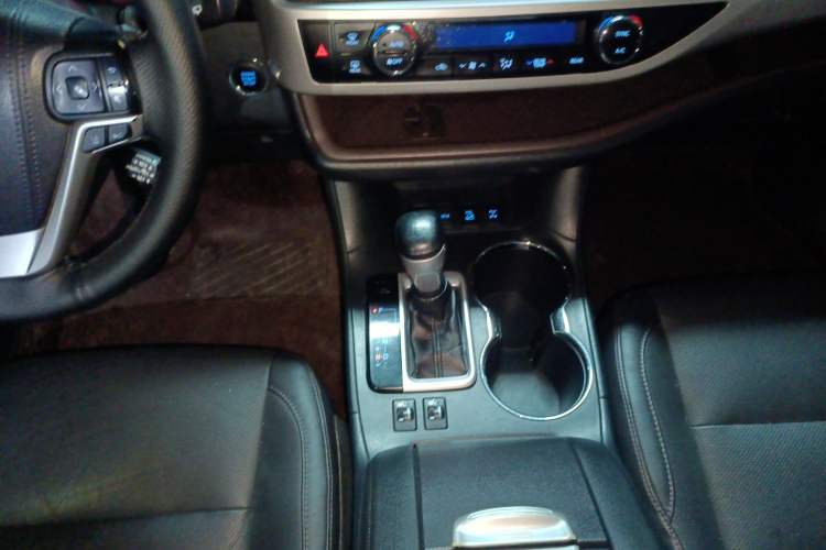 Used Toyota Highlander 2018 2.0T Four-Wheel Drive Luxury Edition 7 Seats China V Emission Standard
