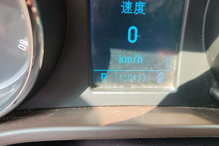 Used Buick Regal 2011 2.4L SIDI Comfort Edition Odometer Close Up