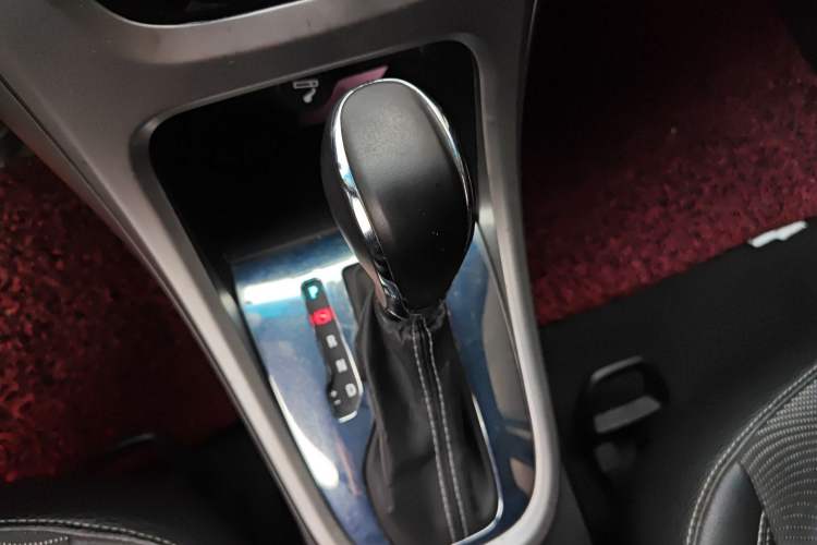 Used Buick GT 2013 XT 1.6L Automatic Fashion Edition Gear Lever