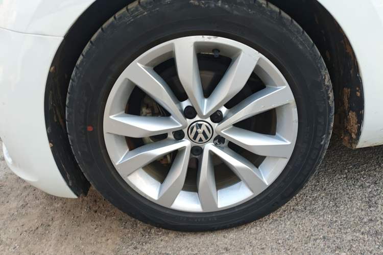 Used Volkswagen Beetle 2015 280TSI Left Front Wheel Hub